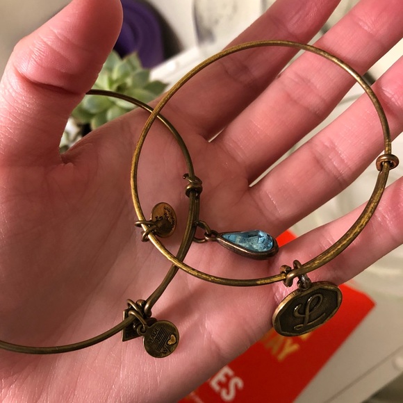 Alex and Ani ‘L’ and stone bracelet - Picture 4 of 4
